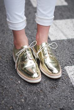 chaussures dorées 