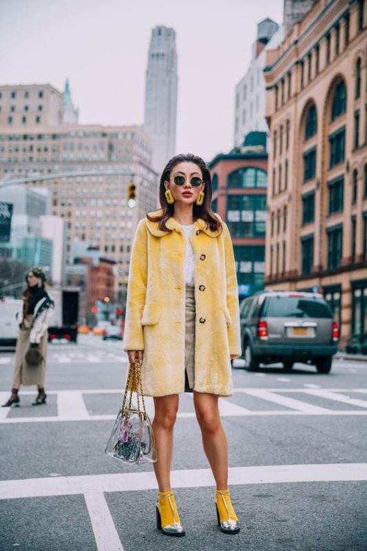 veste en velours , blouson kaki ou touche de jaune c'est cette semaine